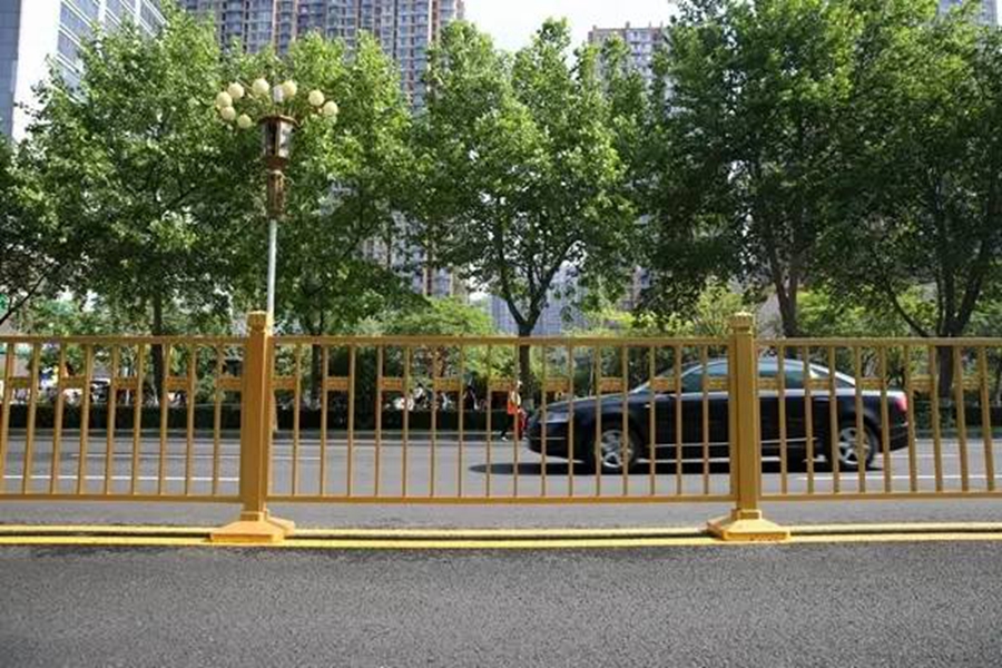 黄金道路护栏